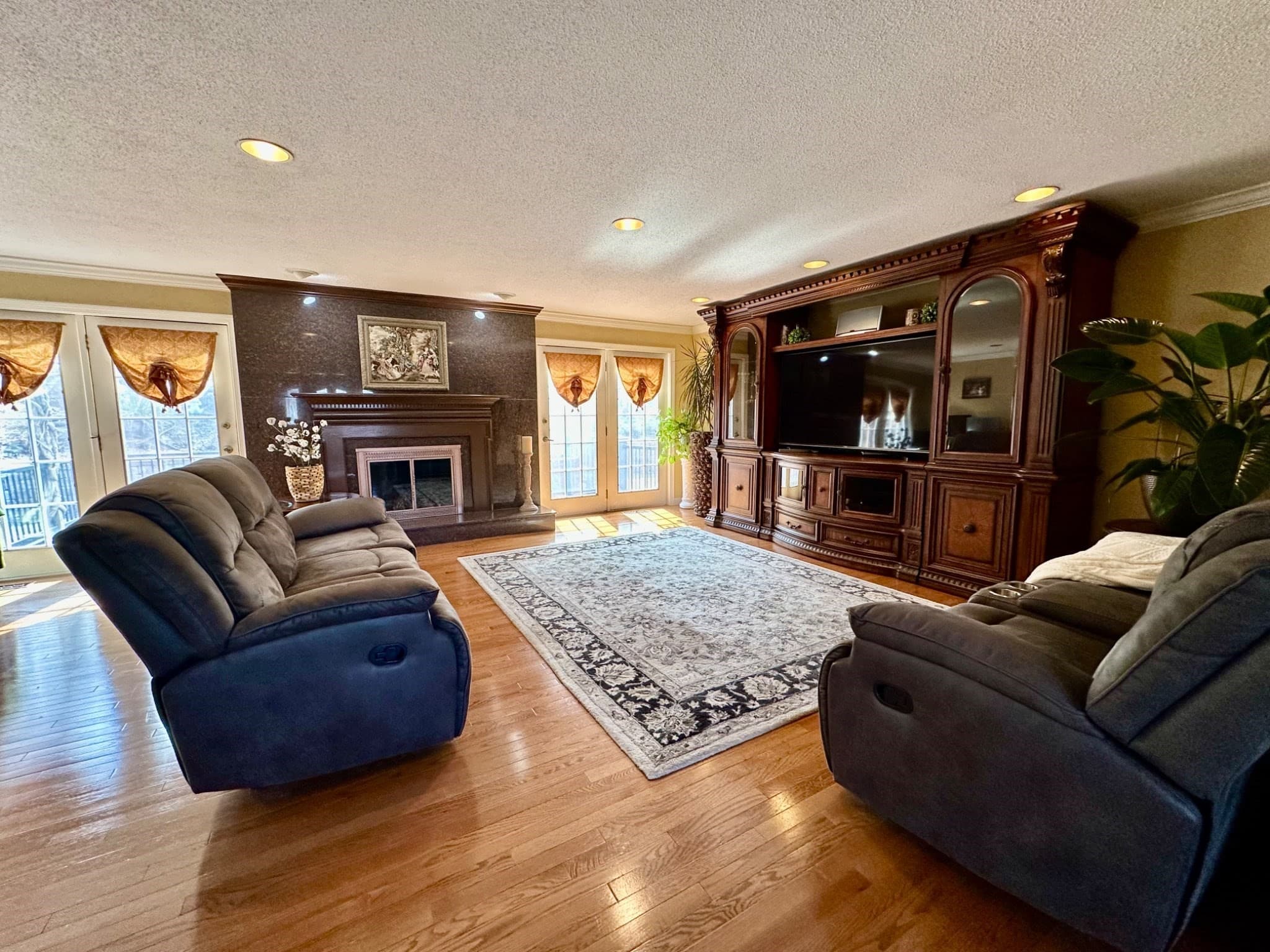 Single Family Residence at 608 Pinewood Dr, Longmeadow MA 01106, photo 4 of 33