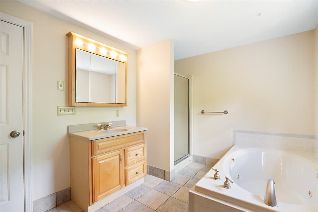 Single Family Residence at 140 Paradise Ln, Sturbridge MA 01518, Sturbridge, photo 16 of 30