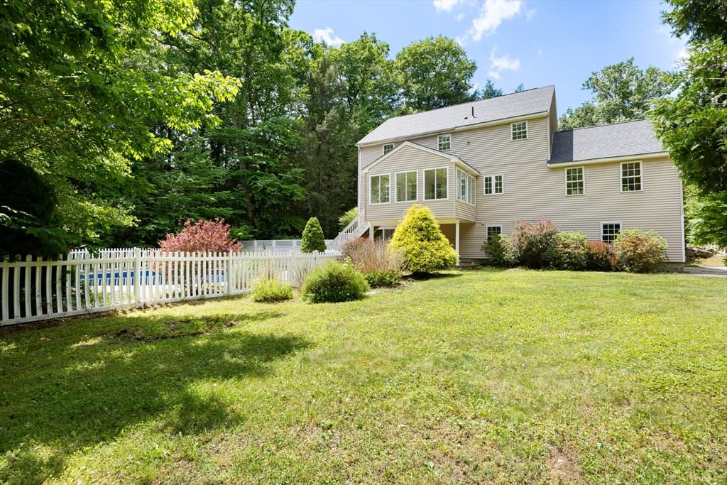 Single Family Residence at 140 Paradise Ln, Sturbridge MA 01518, Sturbridge, photo 5 of 30