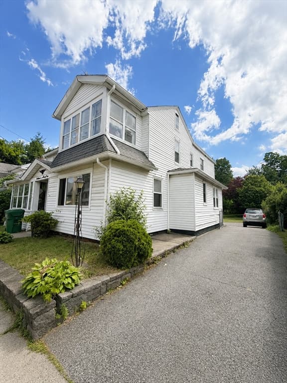 123 Grape St, Chicopee MA 01013 photo 2