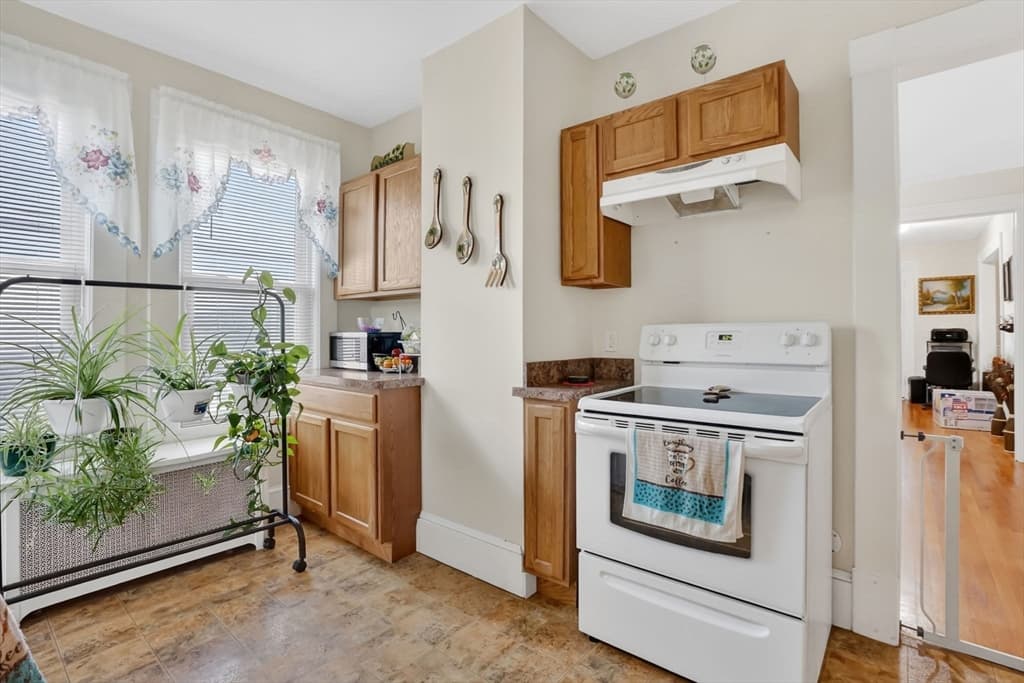 5-7 Corser St, Holyoke MA 01040 photo 14