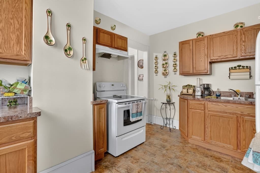 5-7 Corser St, Holyoke MA 01040 photo 15