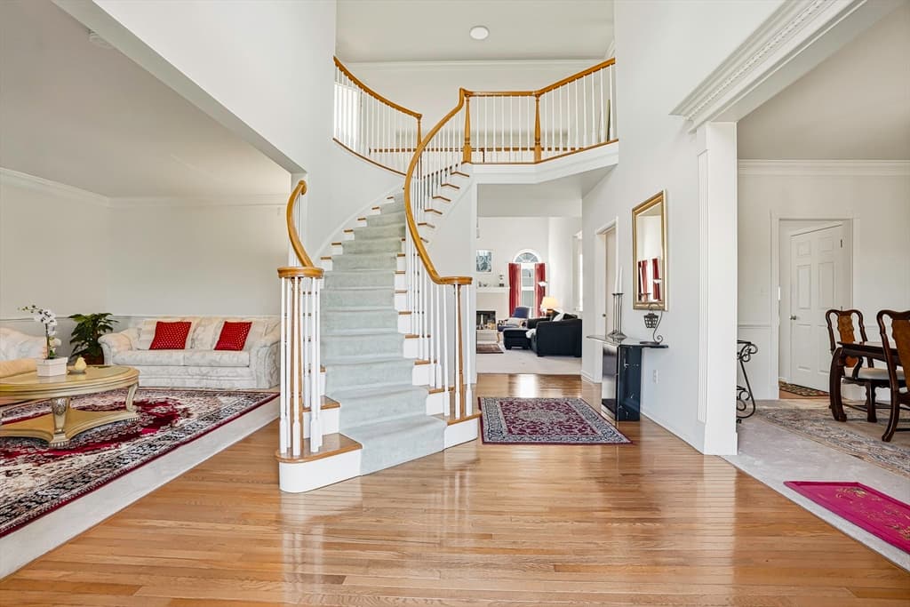 34 Hemingway St, Shrewsbury MA 01545 photo 2