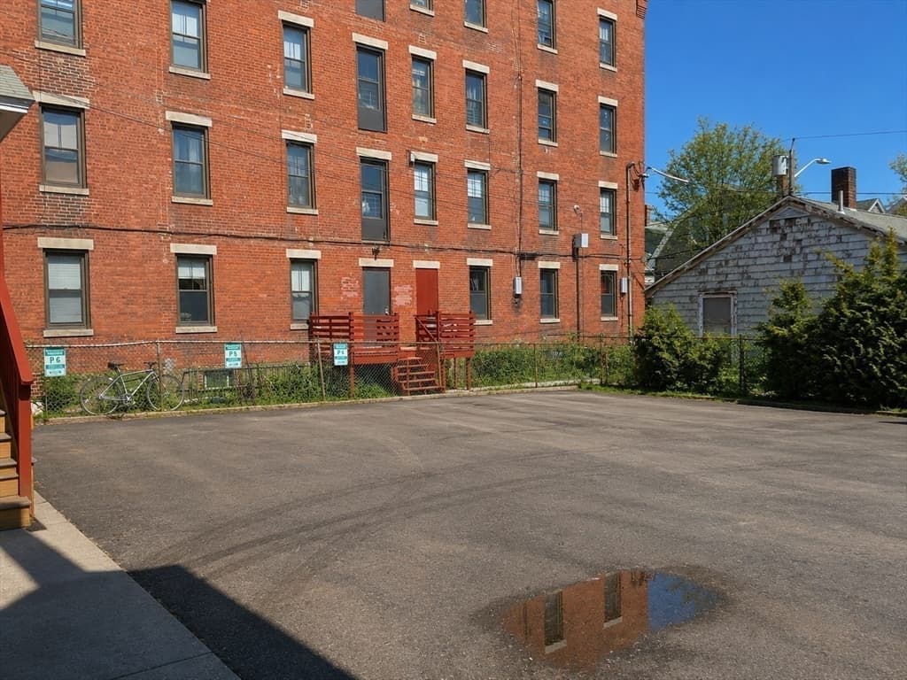 19 Palmer St, Salem MA 01970