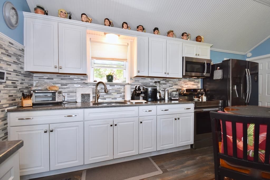 Single Family Residence at 14 Spectacle Pond Ter, Wareham MA 02571, photo 7 of 40
