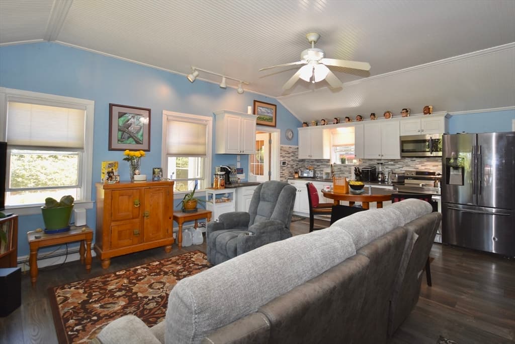 Single Family Residence at 14 Spectacle Pond Ter, Wareham MA 02571, photo 10 of 40
