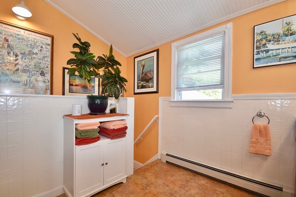 Single Family Residence at 14 Spectacle Pond Ter, Wareham MA 02571, photo 14 of 40