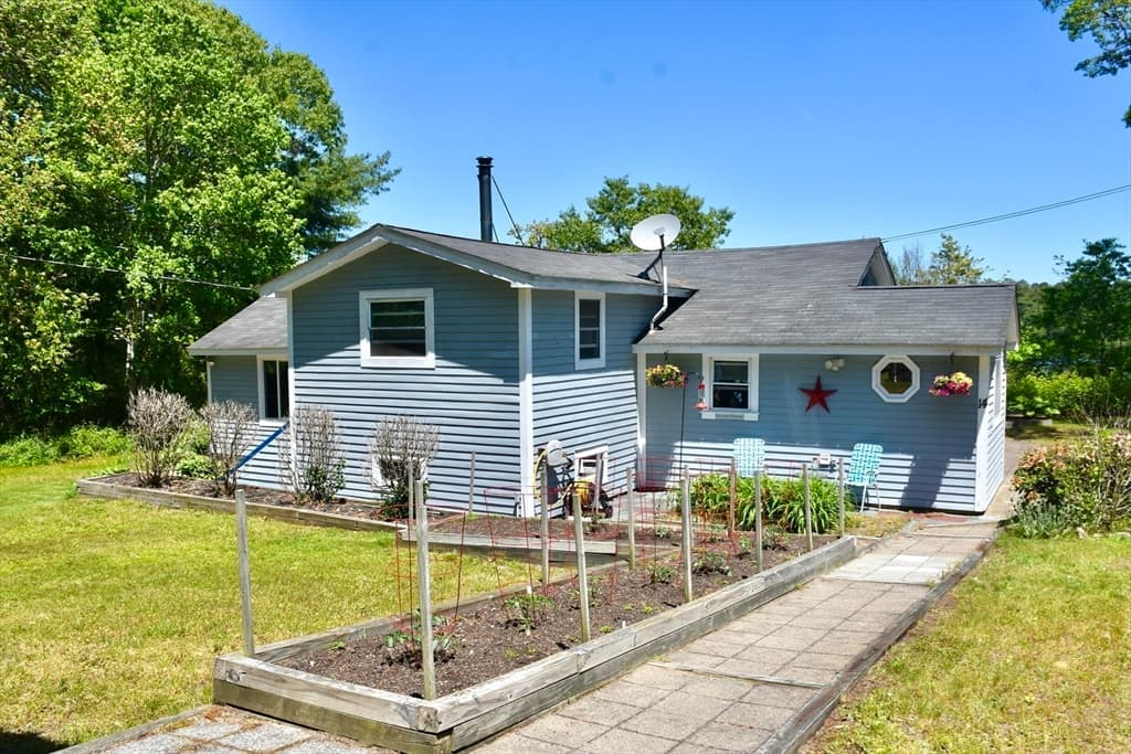 Single Family Residence at 14 Spectacle Pond Ter, Wareham MA 02571, photo 4 of 40