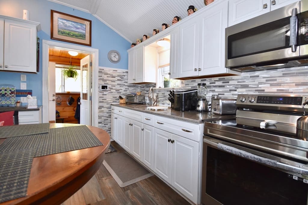 Single Family Residence at 14 Spectacle Pond Ter, Wareham MA 02571, photo 8 of 40