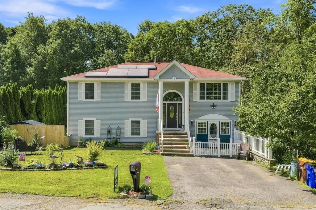 793 Montgomery, Fall River MA 02720