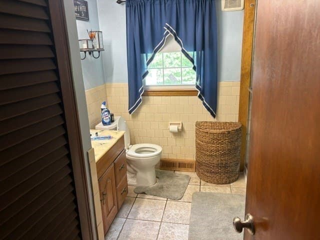 Single Family Residence at 7 Villa Avenue, Swansea MA 02777, photo 7 of 16