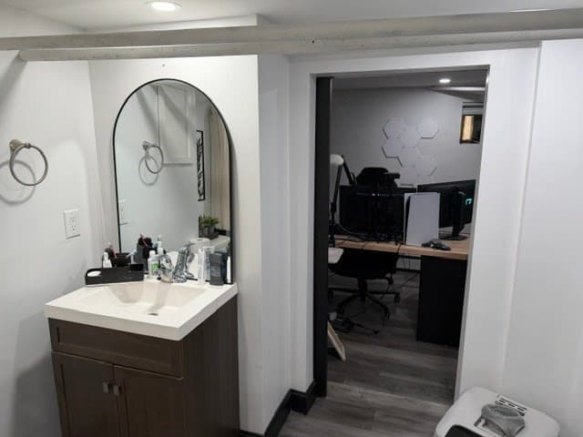 245 Clifford St, New Bedford MA 02745 photo 27