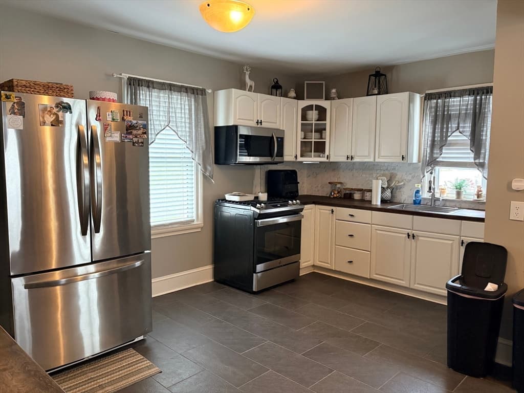 245 Clifford St, New Bedford MA 02745 photo 5