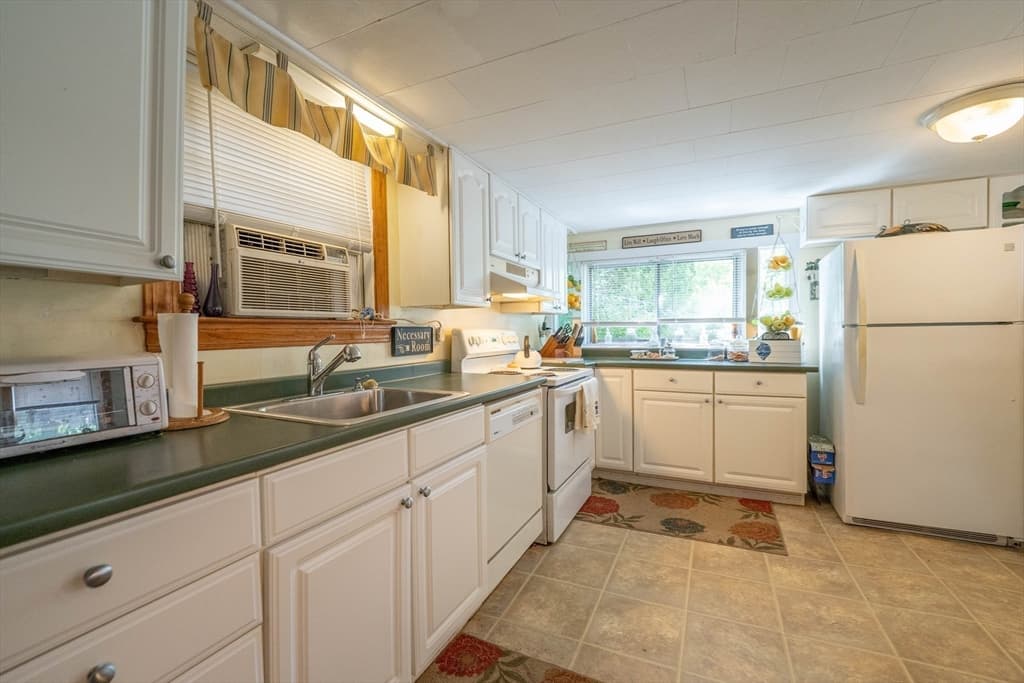 1519 Morton Ave, New Bedford MA 02745 photo 24