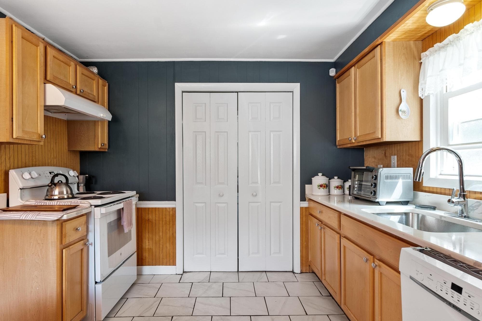 Single Family Residence at 55 Cottage Street, Fitchburg MA 01420, photo 6 of 23