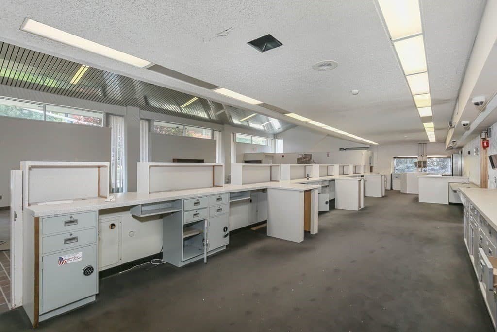 Commercial Sale at 1 N Main St, Webster MA 01570, photo 3 of 32