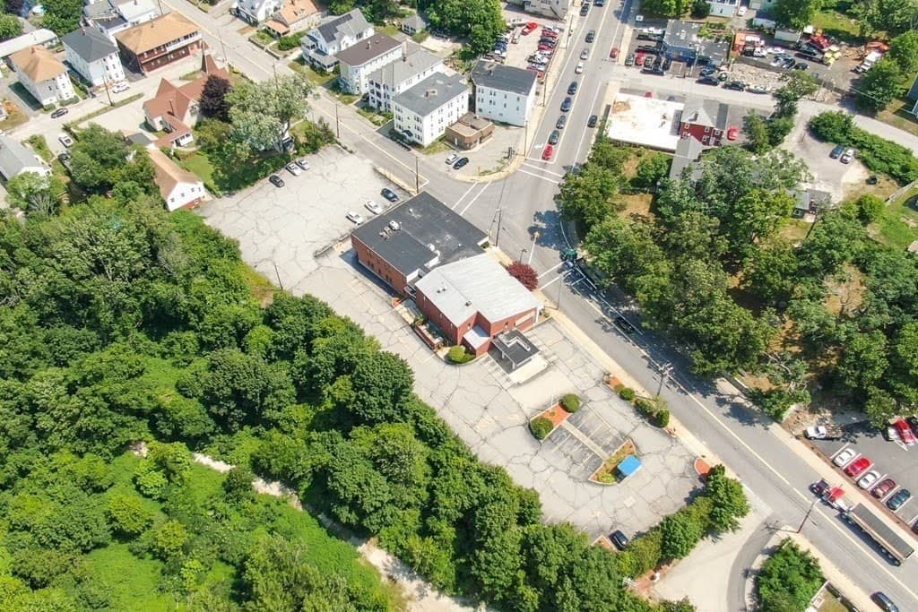 1 N Main St, Webster MA 01570