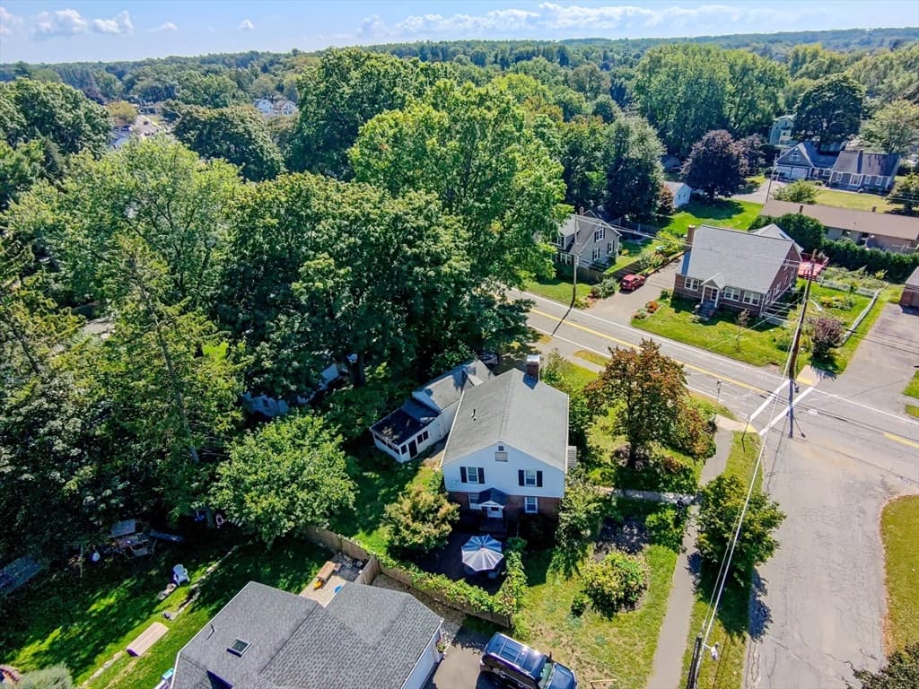 Single Family Residence at 1 Lexington St, South Hadley MA 01075, photo 6 of 40
