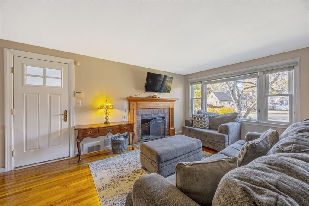 Single Family Residence at 1 Lexington St, South Hadley MA 01075, photo 18 of 40