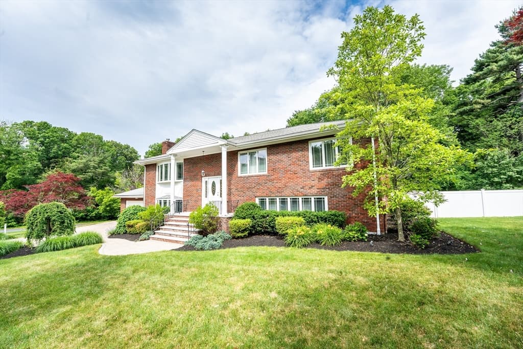 Single Family Residence at 5 Albemarle Rd, Norwood MA 02062, Norwood, photo 2 of 32