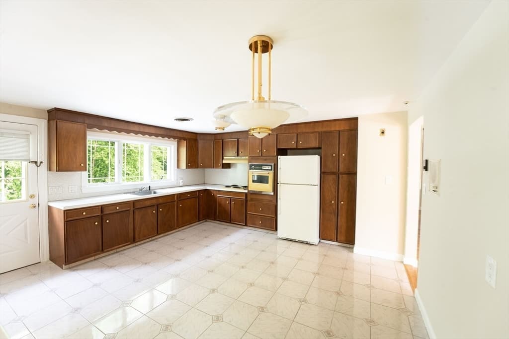 Single Family Residence at 5 Albemarle Rd, Norwood MA 02062, Norwood, photo 22 of 32