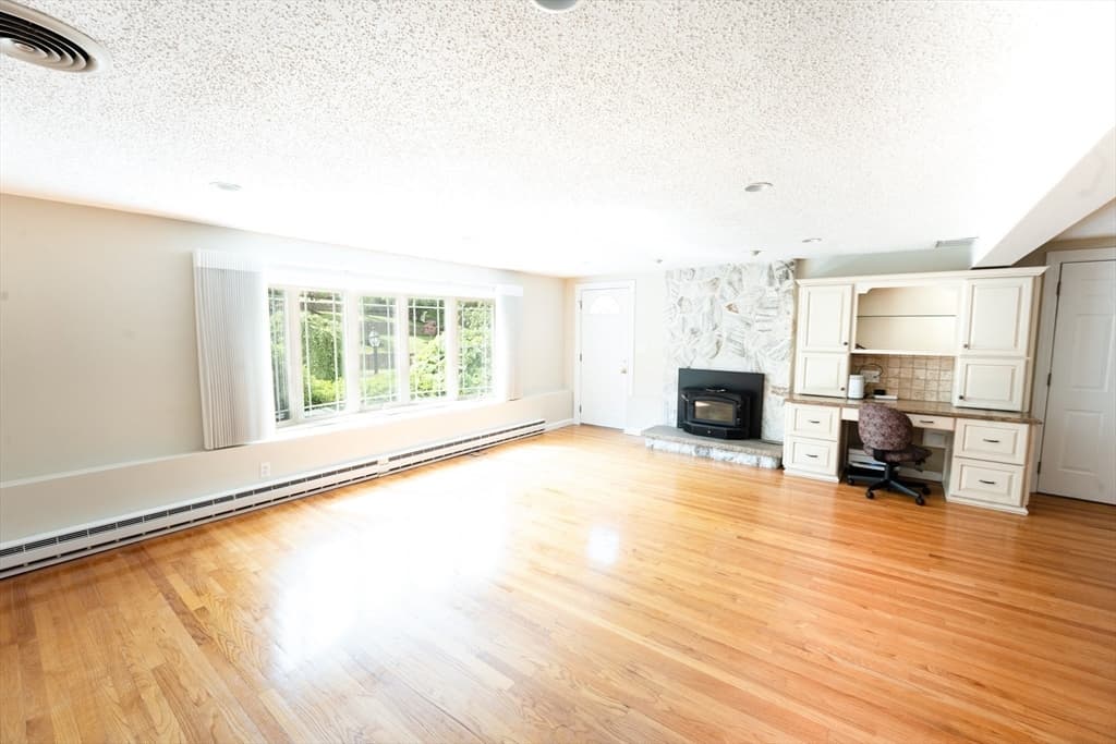 Single Family Residence at 5 Albemarle Rd, Norwood MA 02062, Norwood, photo 11 of 32