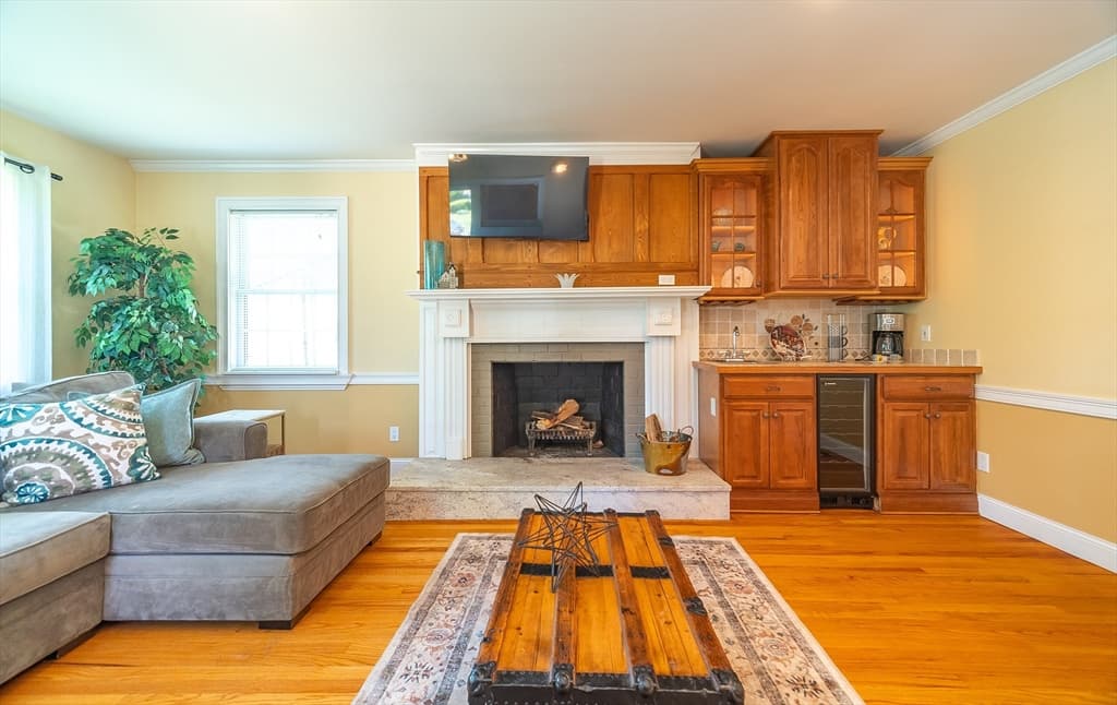 Single Family Residence at 28 Parker St, East Longmeadow MA 01028, East Longmeadow, photo 6 of 41