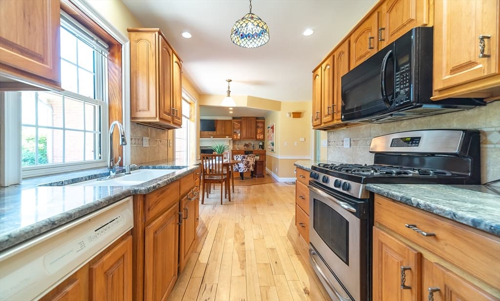 Single Family Residence at 28 Parker St, East Longmeadow MA 01028, East Longmeadow, photo 11 of 41
