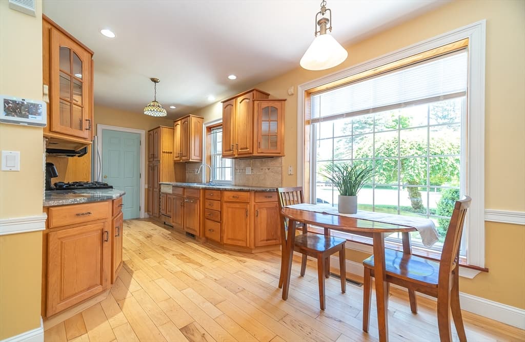 Single Family Residence at 28 Parker St, East Longmeadow MA 01028, East Longmeadow, photo 8 of 41