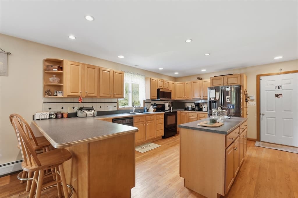 Single Family Residence at 1527 Main Street, Acushnet MA 02743, Acushnet, photo 13 of 32