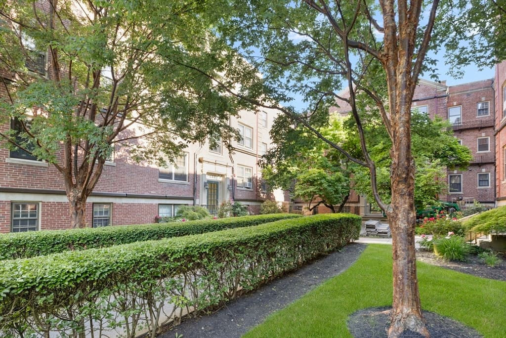 Condominium at 56 Elm # 10, Worcester MA 01609, photo 23 of 24