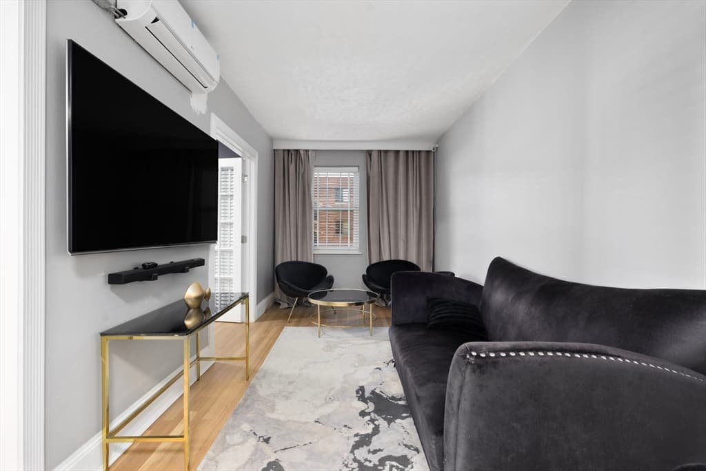 Condominium at 56 Elm # 10, Worcester MA 01609, photo 6 of 24