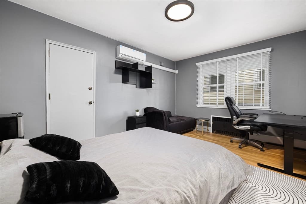Condominium at 56 Elm # 10, Worcester MA 01609, photo 17 of 24