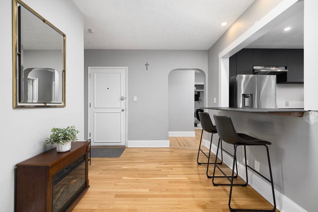 Condominium at 56 Elm # 10, Worcester MA 01609, photo 16 of 24