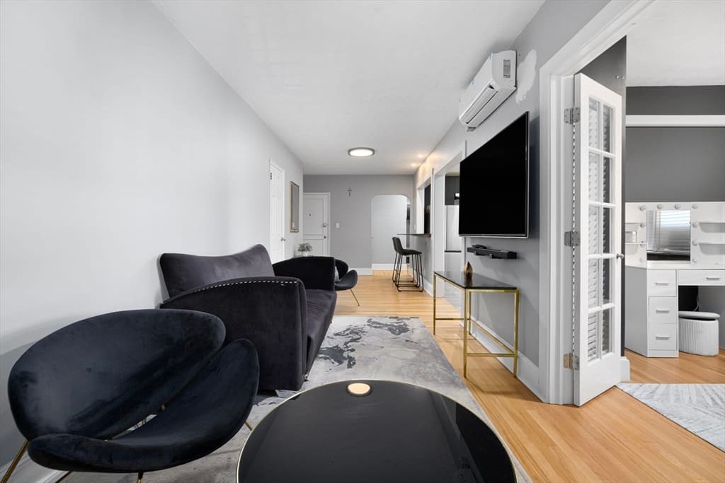 Condominium at 56 Elm # 10, Worcester MA 01609, photo 7 of 24