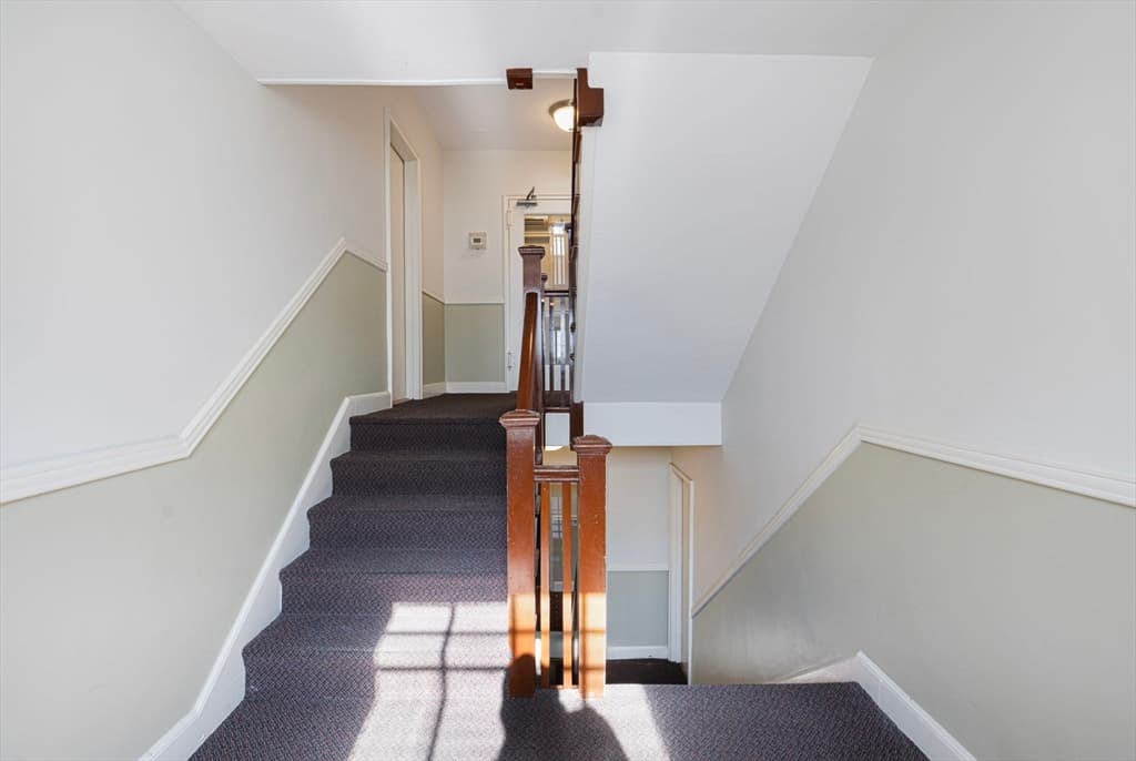 Condominium at 56 Elm # 10, Worcester MA 01609, photo 3 of 24