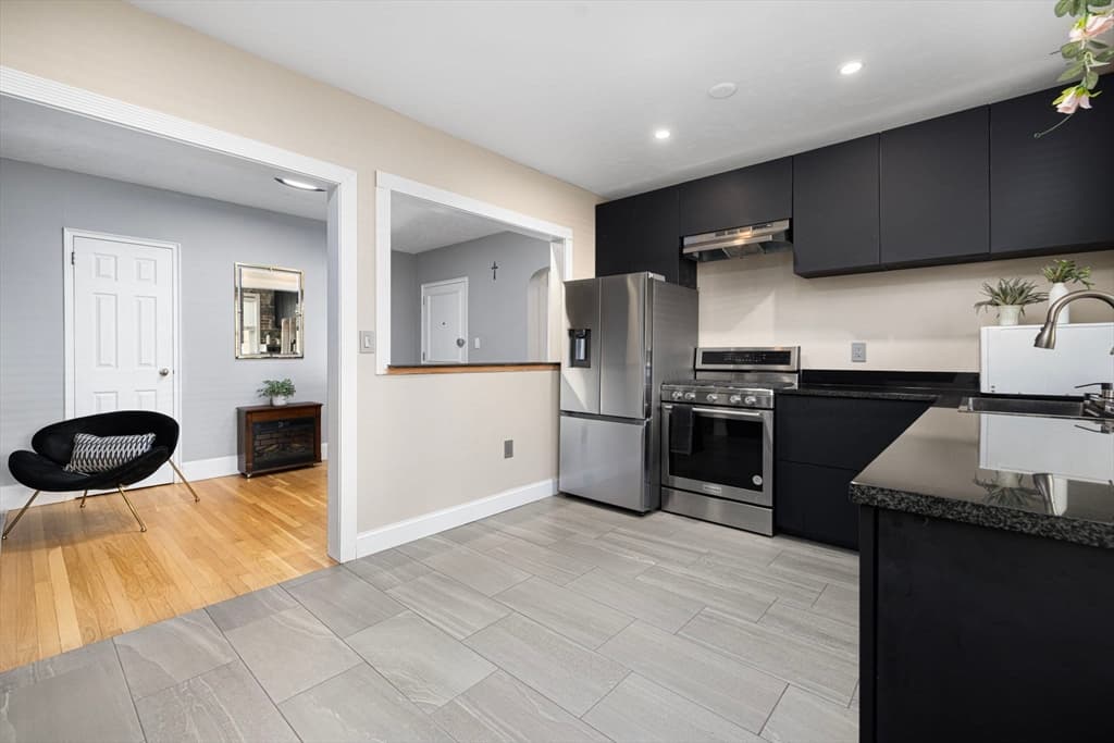 Condominium at 56 Elm # 10, Worcester MA 01609, photo 15 of 24