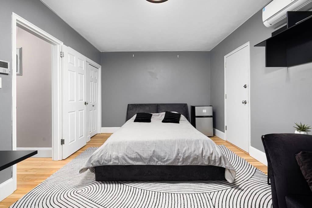 Condominium at 56 Elm # 10, Worcester MA 01609, photo 19 of 24
