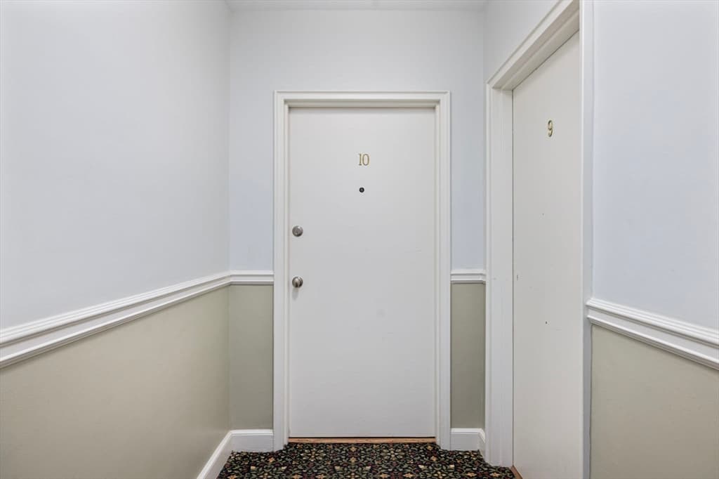 Condominium at 56 Elm # 10, Worcester MA 01609, photo 4 of 24