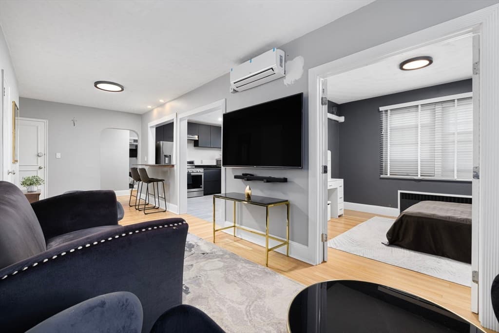Condominium at 56 Elm # 10, Worcester MA 01609, photo 8 of 24