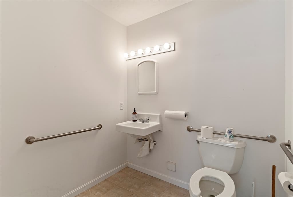 983-989 Chestnut St, Newton MA 02464 photo 15