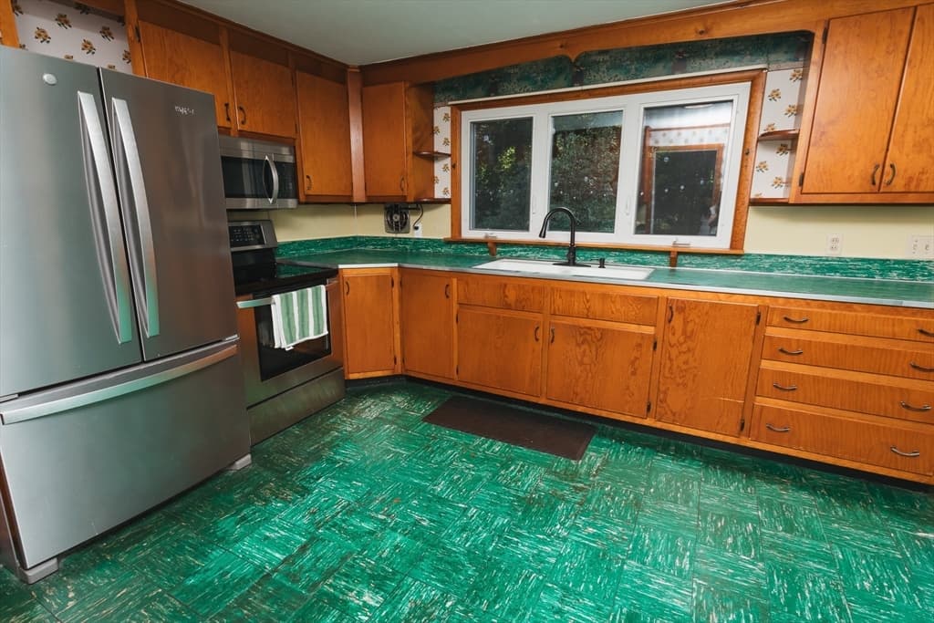 Single Family Residence at 40 Newell Pond Rd, Greenfield MA 01301, Greenfield, photo 11 of 42