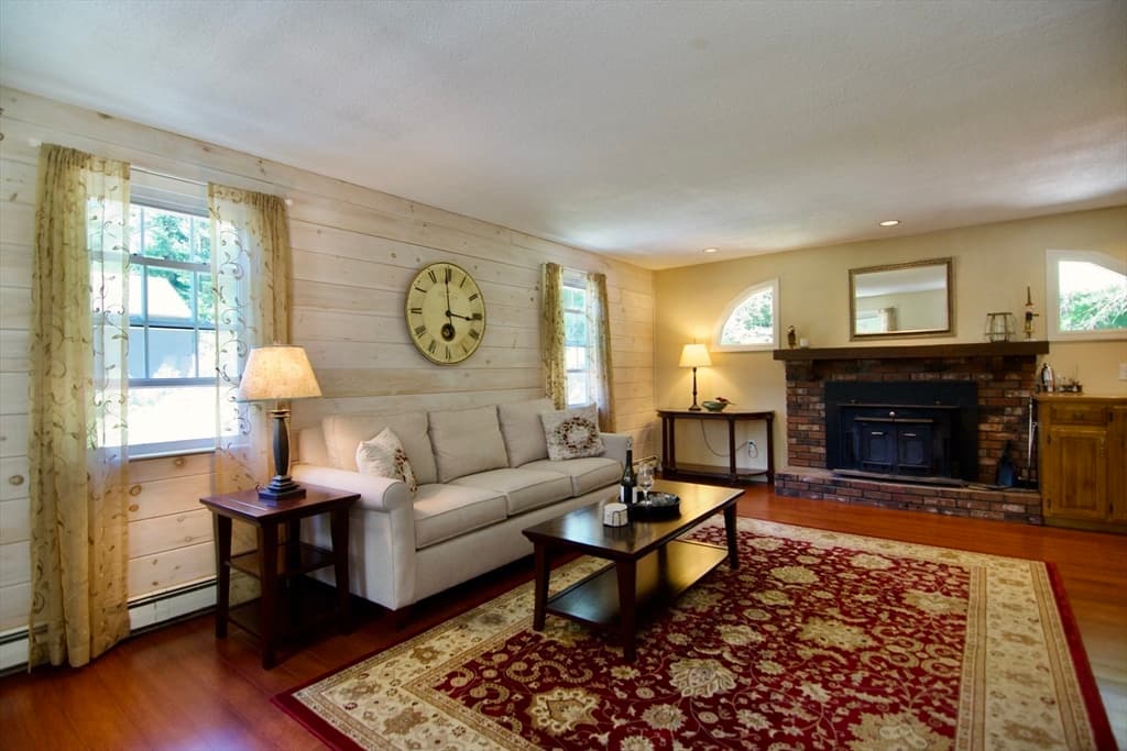326 Flynt St, Palmer MA 01069 photo 4