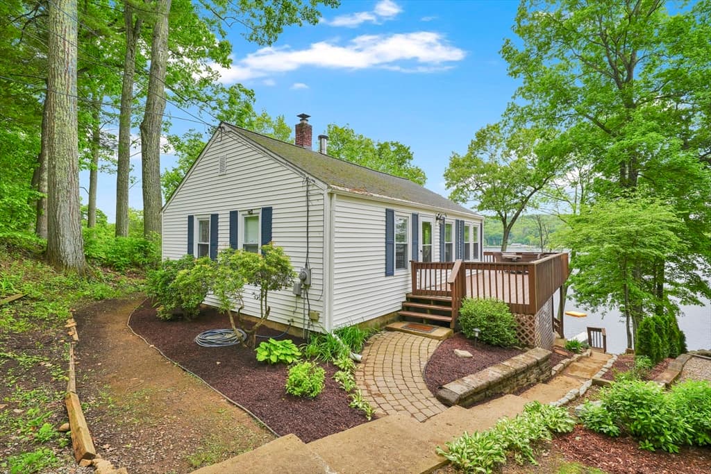 12 Forest Ct, Holland MA 01521