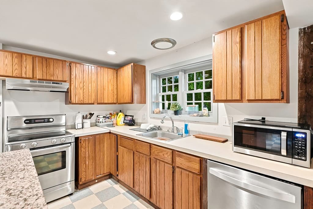 Single Family Residence at 34 George Street, Mendon MA 01756, Mendon, photo 12 of 34