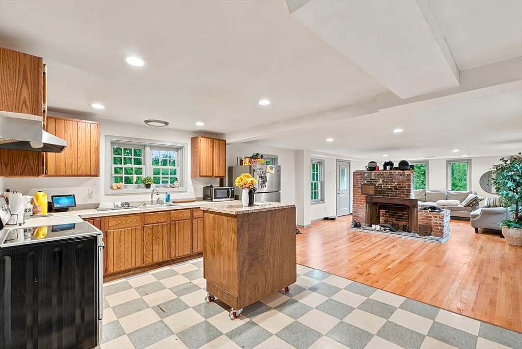 Single Family Residence at 34 George Street, Mendon MA 01756, Mendon, photo 10 of 34