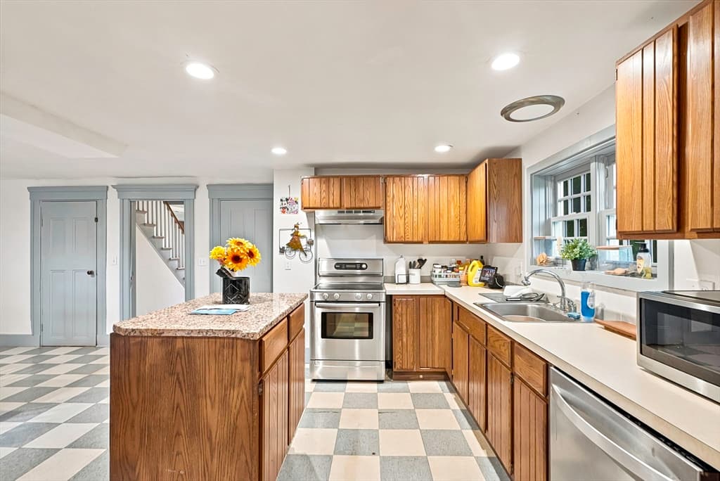 Single Family Residence at 34 George Street, Mendon MA 01756, Mendon, photo 11 of 34