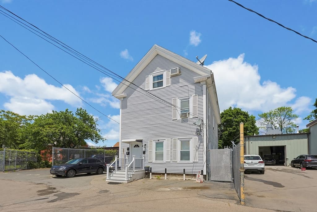 18 Washburn Ave, Brockton MA 02301
