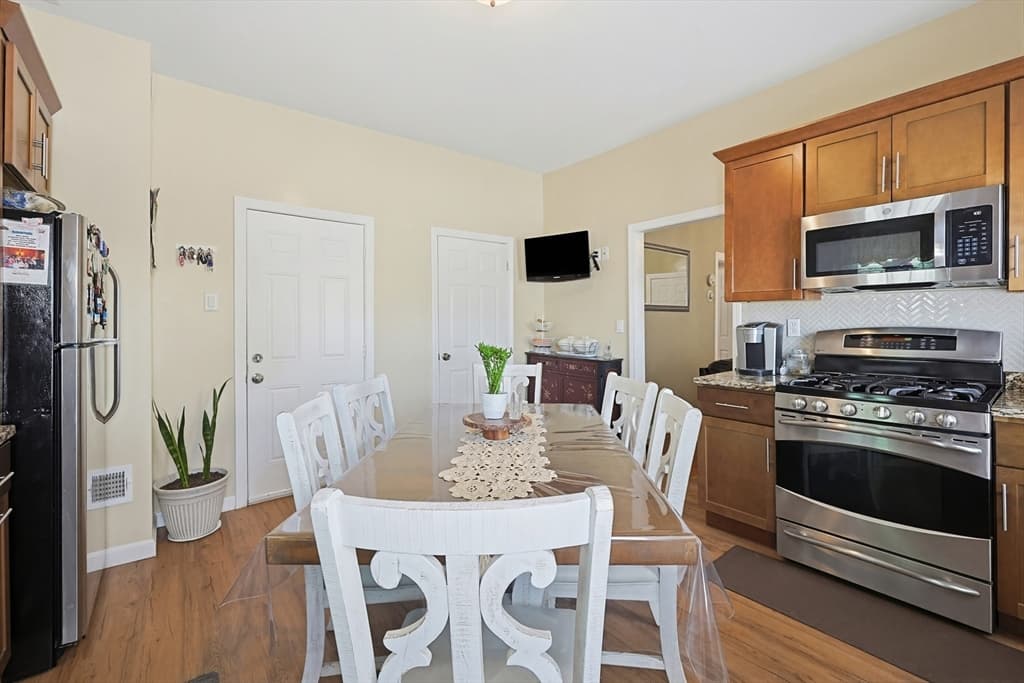 3 Family at 18 Washburn Ave, Brockton MA 02301, photo 15 of 42