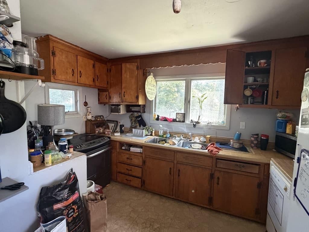 Single Family Residence at 42 Birch Rd, Westford MA 01886, Westford, photo 9 of 11